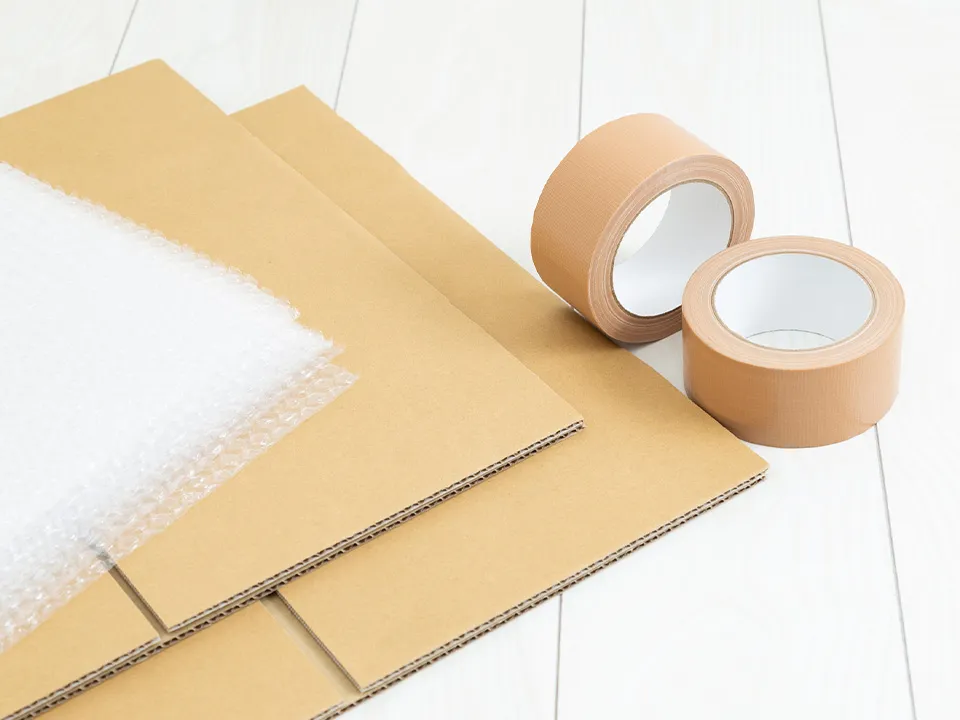梱包資材の準備（ダンボール・ガムテープなど）