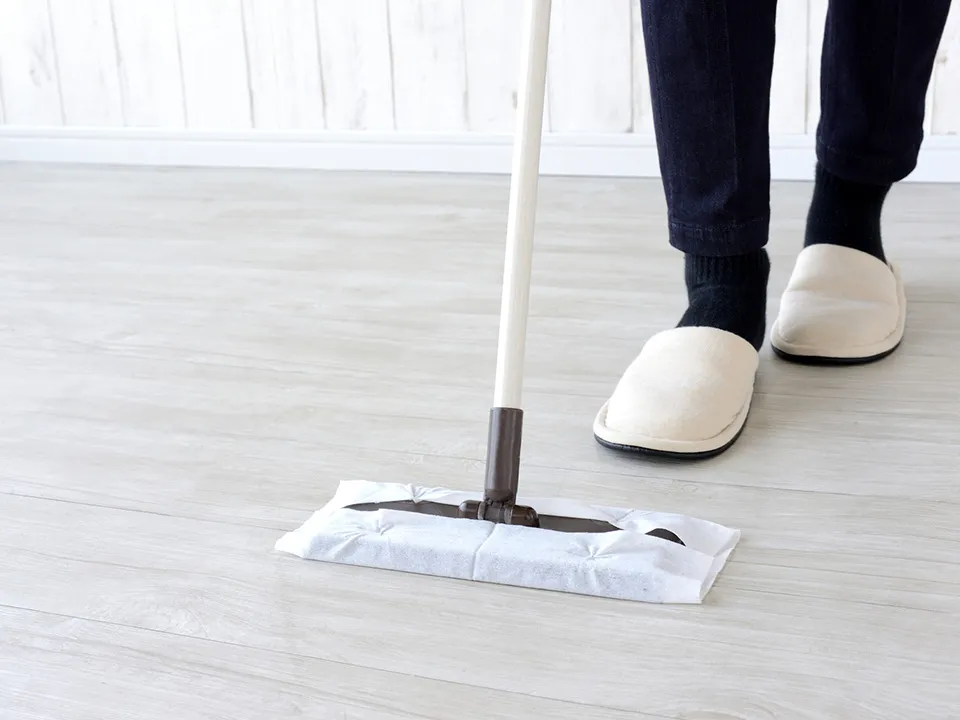 新居の掃除をする