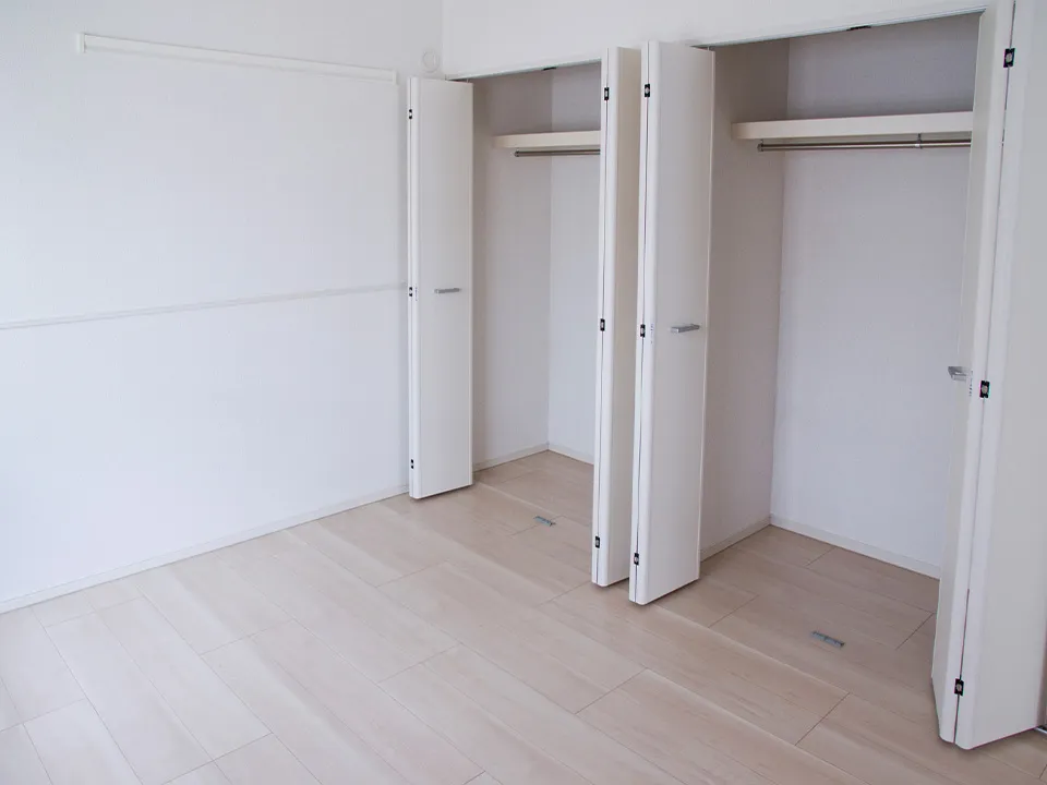 旧居の掃除をする